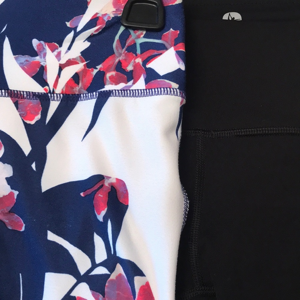 Lot of 2 Leggings-Capri length. XS. Fabletics. 😍